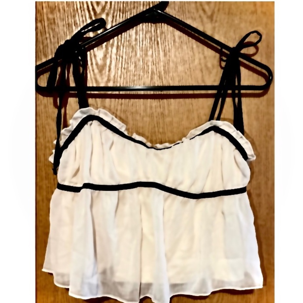 SALE🎈NWOT URBAN OUTFITTERS CROQUET GIRL TOP SO CUTE WITH TIE STRAPS!